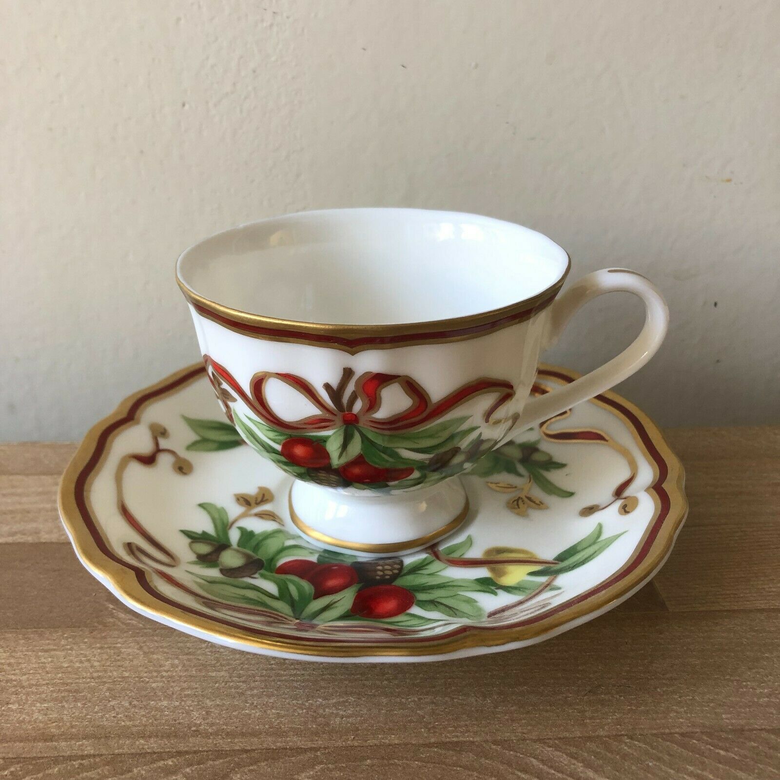 Lovely Tiffany & Co Tiffany Holiday Christmas Cup & Saucer
